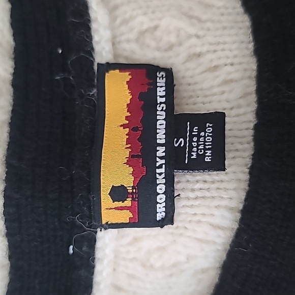 Brooklyn Industries 100% Lambswool cable knit sweater - Picture 8 of 10